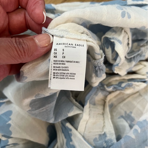 American Eagle Blue Floral V Neck Tie blouse - Picture 7 of 7